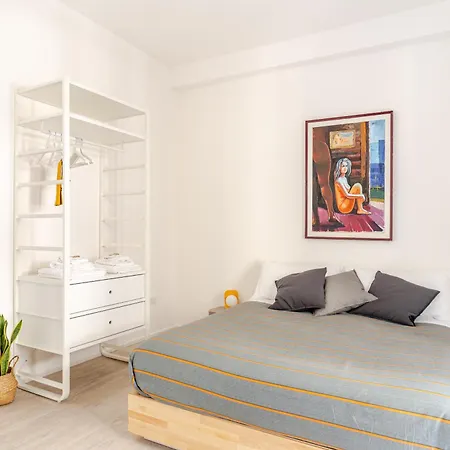 Appartement Just Here - L'artista